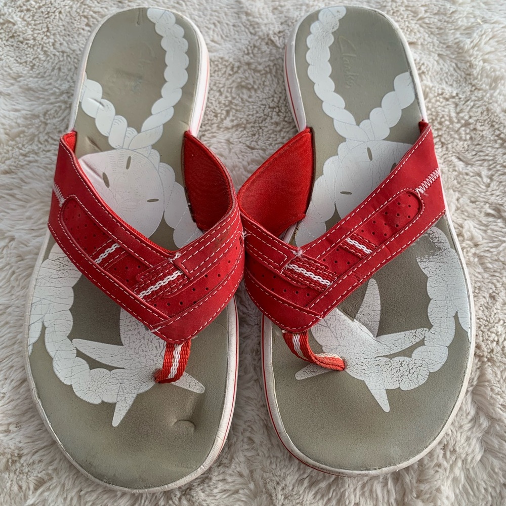 Clarks flip flops size 9